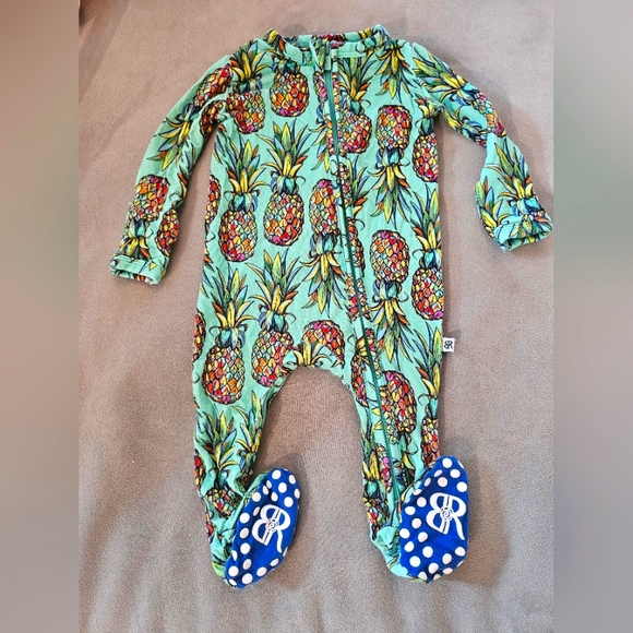 Bums & Roses Baby Printed One Piece Pajama Feelin' Pine Size 0-3 months - Picture 1 of 3
